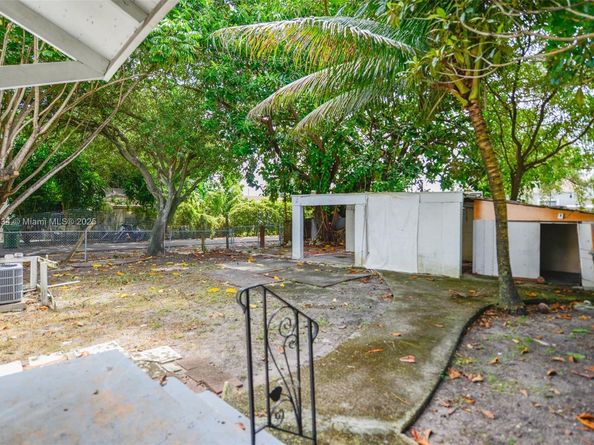 1250 NW 43rd St, Miami FL 33142