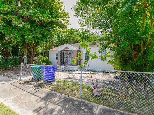 1250 NW 43rd St, Miami FL 33142