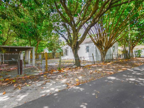 1250 NW 43rd St, Miami FL 33142