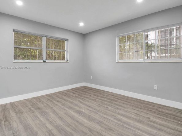 643-645 NE 149th St, Miami FL 33161