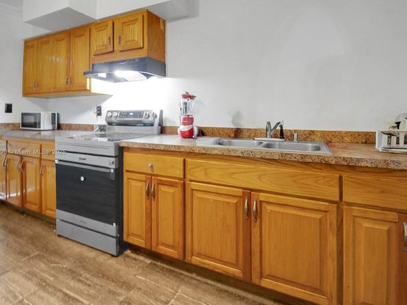 643-645 NE 149th St, Miami FL 33161