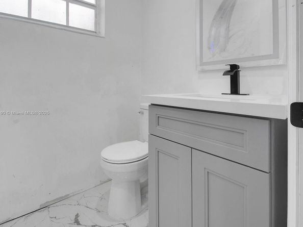 643-645 NE 149th St, Miami FL 33161