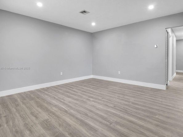 643-645 NE 149th St, Miami FL 33161