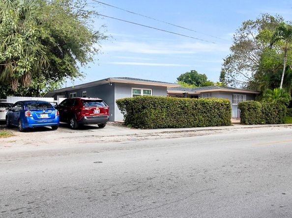643-645 NE 149th St, Miami FL 33161