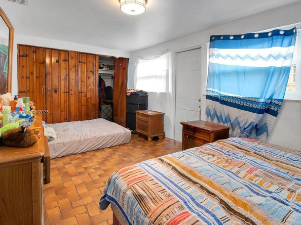 643-645 NE 149th St, Miami FL 33161