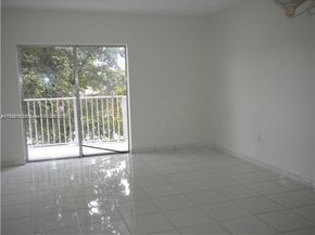 260 NW 107th Ave 207, Miami FL 33172