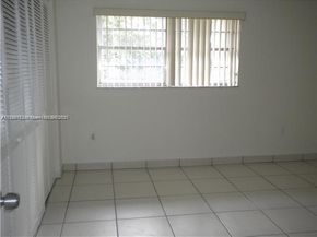 260 NW 107th Ave 207, Miami FL 33172