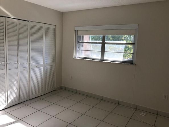 260 NW 107th Ave 207, Miami FL 33172