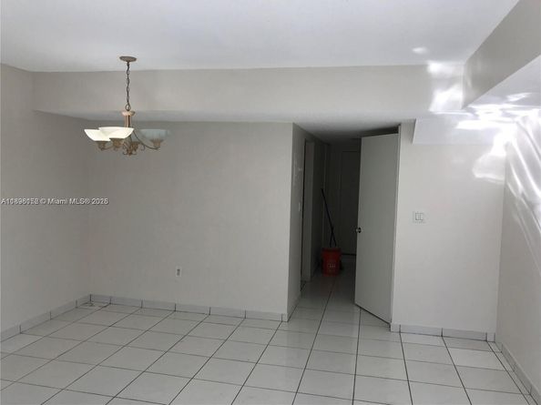 260 NW 107th Ave 207, Miami FL 33172