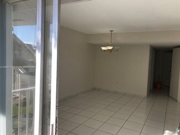 260 NW 107th Ave 207, Miami FL 33172
