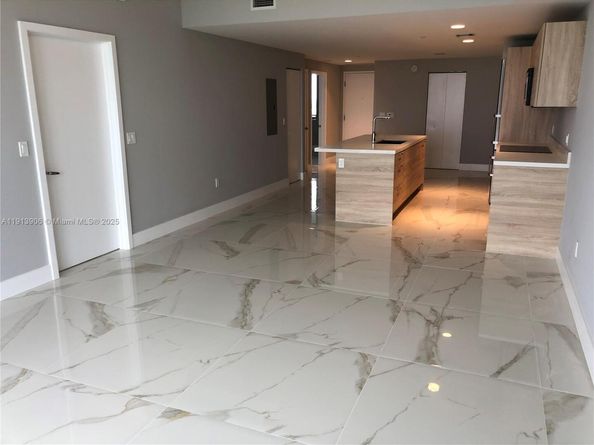 16385 Biscayne Blvd 3003, North Miami Beach FL 33160