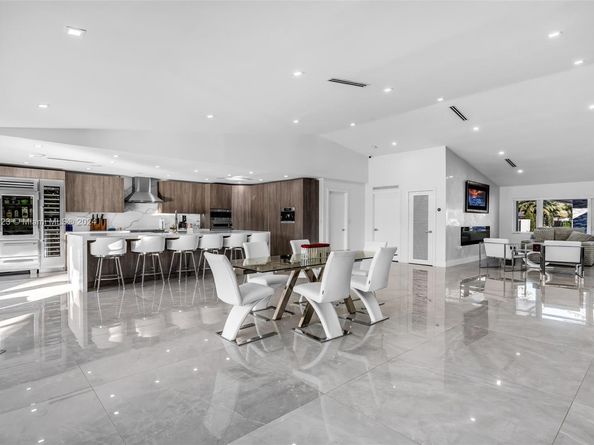 10 SW 124th Ave, Miami FL 33184