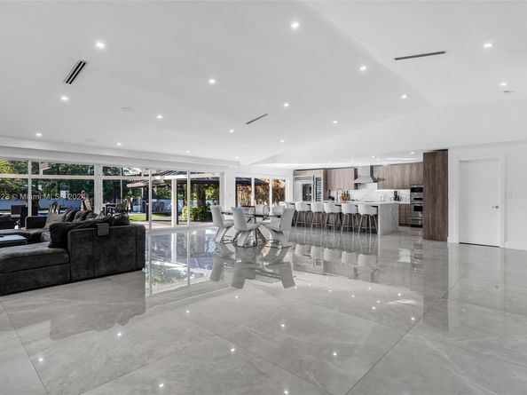 10 SW 124th Ave, Miami FL 33184