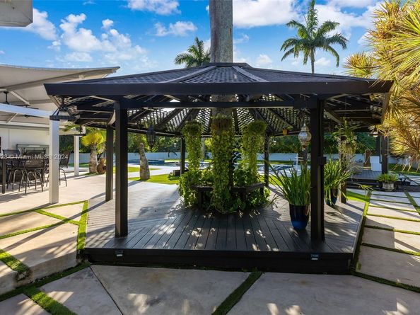 10 SW 124th Ave, Miami FL 33184