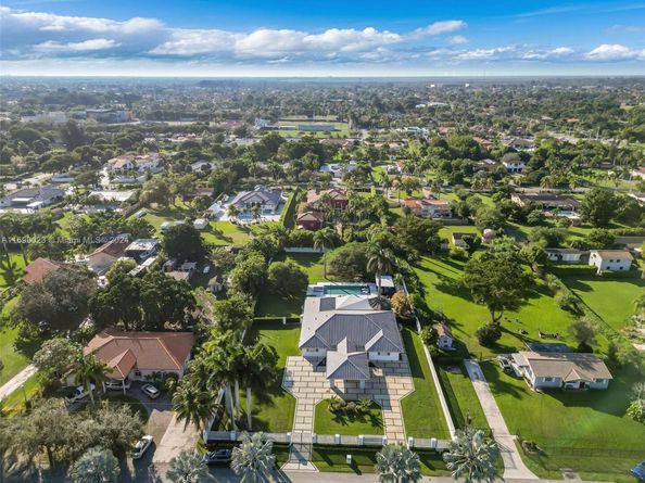 10 SW 124th Ave, Miami FL 33184