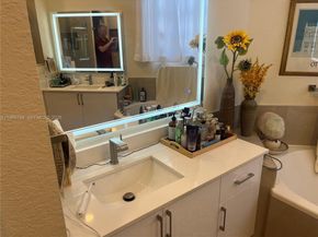 7469 NW 112th Pl, Doral FL 33178