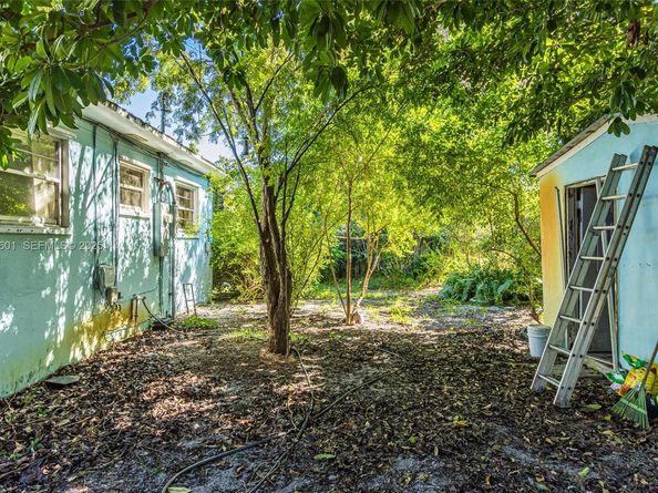 1264 NE 156th St, North Miami Beach FL 33162