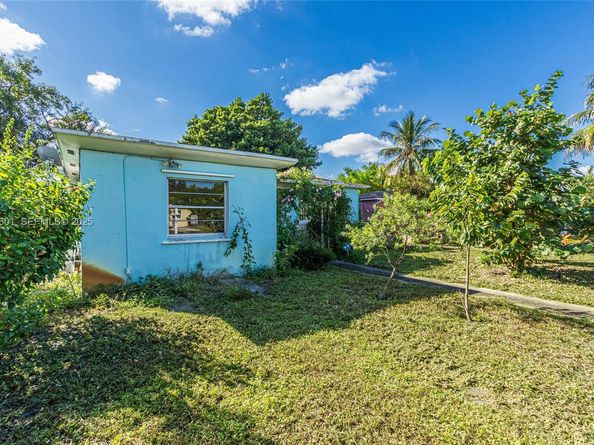 1264 NE 156th St, North Miami Beach FL 33162