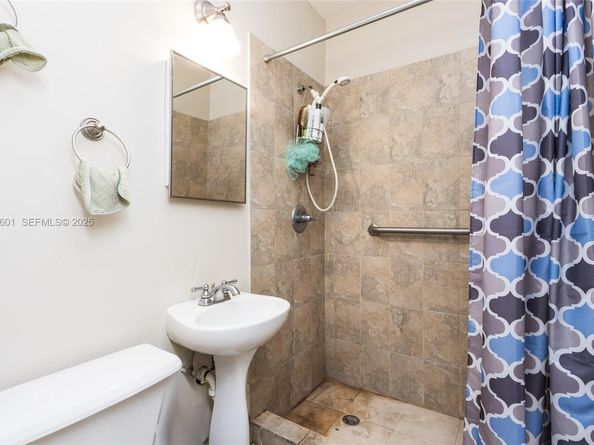 1264 NE 156th St, North Miami Beach FL 33162