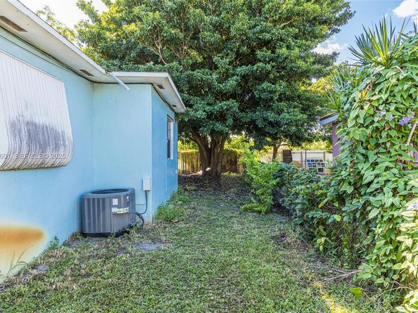 1264 NE 156th St, North Miami Beach FL 33162