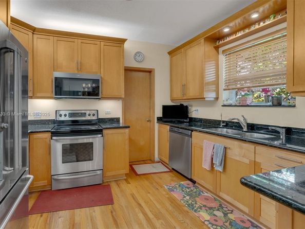 2443 N Meridian Ave, Miami Beach FL 33140