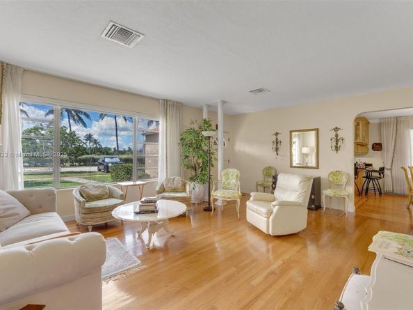 2443 N Meridian Ave, Miami Beach FL 33140