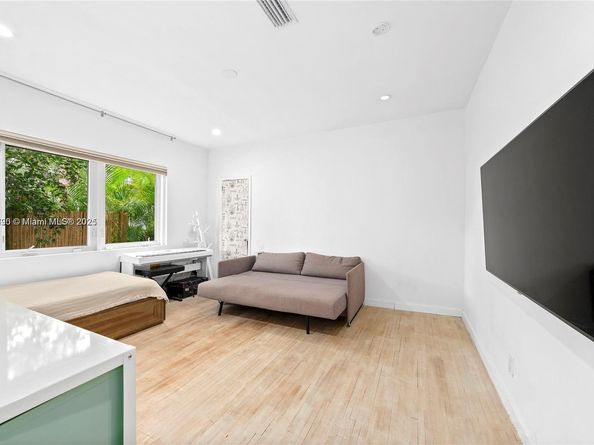 5120 Cherokee Ave, Miami Beach FL 33140