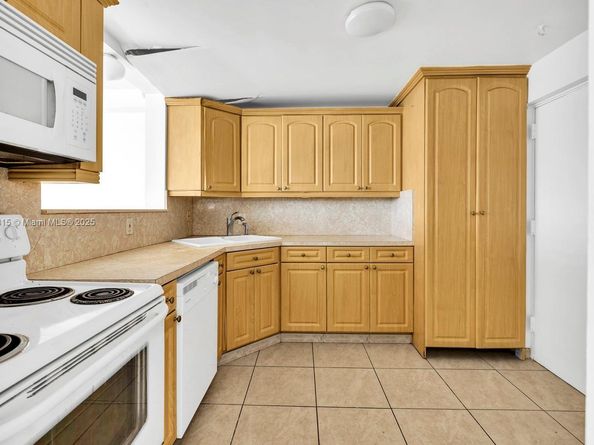 2025 NE 164th St 510, North Miami Beach FL 33162