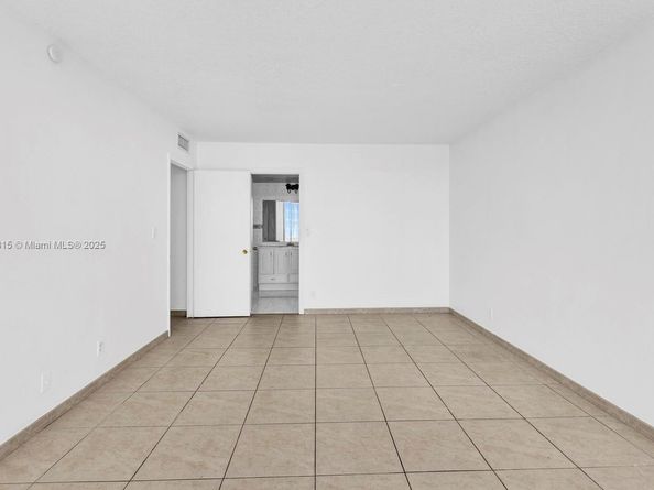 2025 NE 164th St 510, North Miami Beach FL 33162