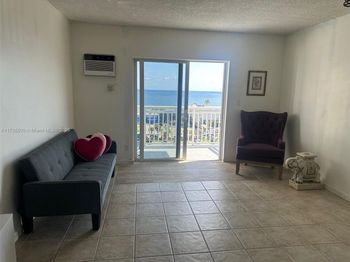 200 S Birch Rd