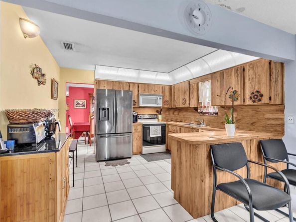 228 SW 5th Ave, Hallandale Beach FL 33009