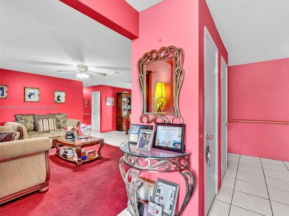 228 SW 5th Ave, Hallandale Beach FL 33009