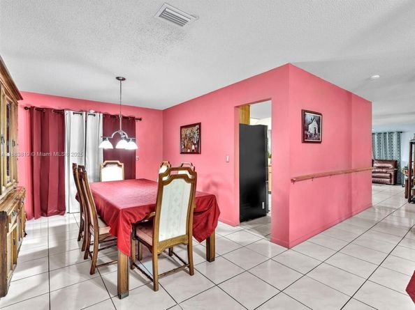 228 SW 5th Ave, Hallandale Beach FL 33009