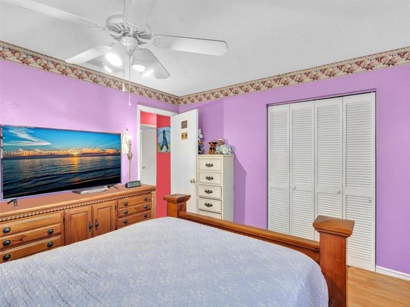 228 SW 5th Ave, Hallandale Beach FL 33009