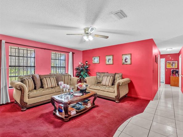 228 SW 5th Ave, Hallandale Beach FL 33009