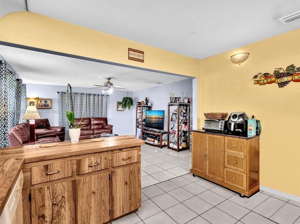 228 SW 5th Ave, Hallandale Beach FL 33009