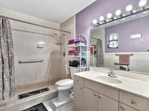 228 SW 5th Ave, Hallandale Beach FL 33009