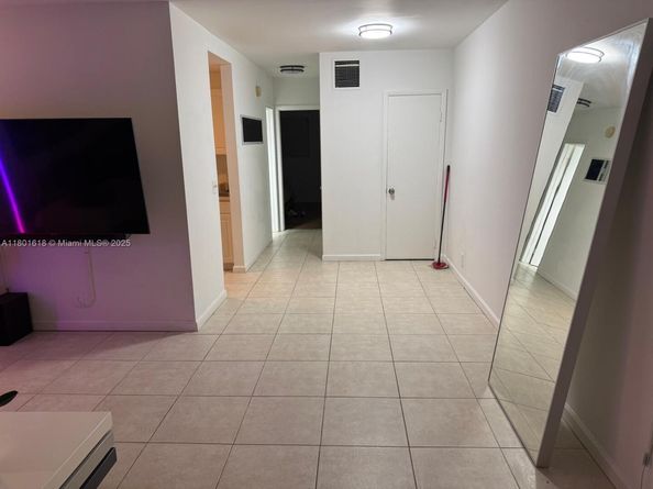 467 Golden Isles Dr 307, Hallandale Beach FL 33009