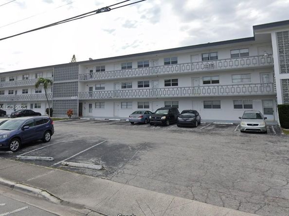 467 Golden Isles Dr 307, Hallandale Beach FL 33009