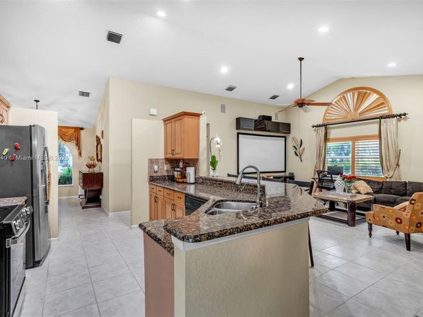 1708 NW 126th Dr, Coral Springs FL 33071
