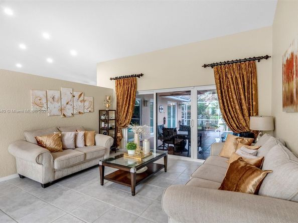 1708 NW 126th Dr, Coral Springs FL 33071