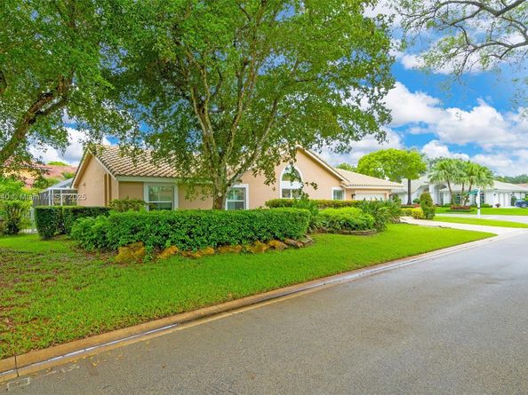 1708 NW 126th Dr, Coral Springs FL 33071