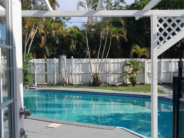 1214 NE 180th St, North Miami Beach FL 33162