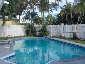 1214 NE 180th St, North Miami Beach FL 33162