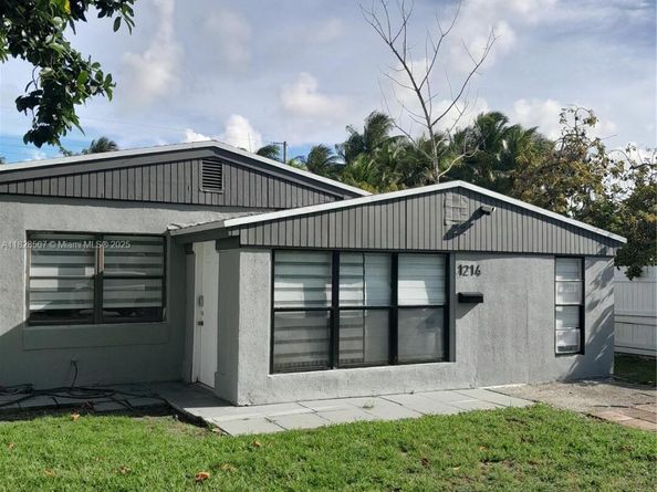 1214 NE 180th St, North Miami Beach FL 33162