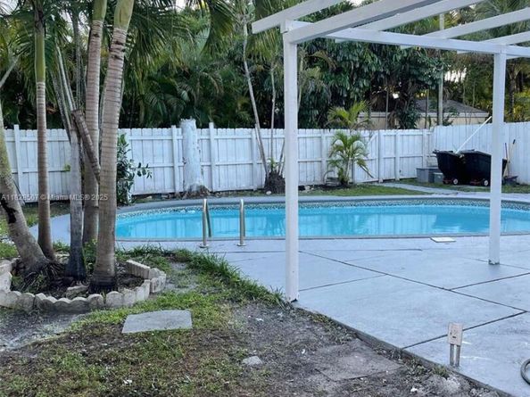 1214 NE 180th St, North Miami Beach FL 33162