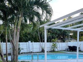 1214 NE 180th St, North Miami Beach FL 33162