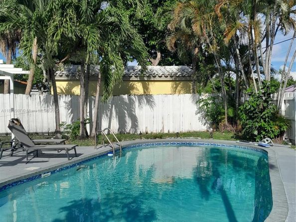 1214 NE 180th St, North Miami Beach FL 33162