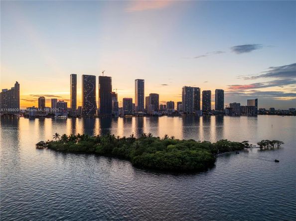 700 NE 24th St 4002, Miami FL 33137