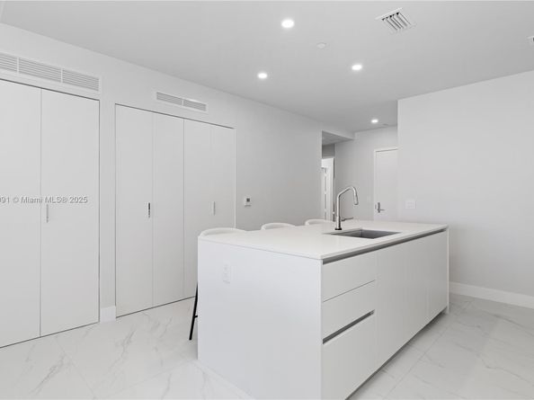 700 NE 24th St 4002, Miami FL 33137